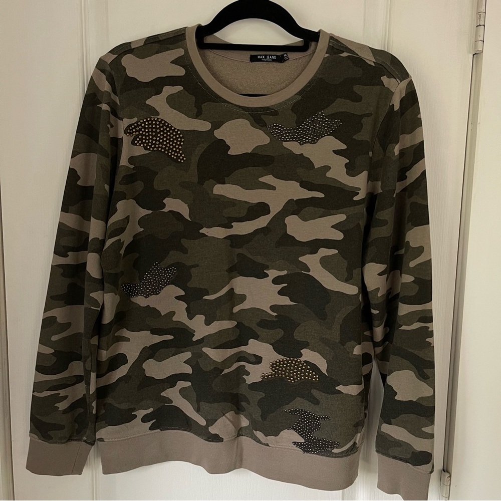 Max Jeans Embroidered Beads Camo Pullover
Sweater Size M Excellent Condition